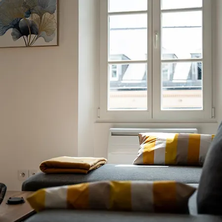 Apartment Le Soleil Classe 3 Etoiles Charme & Vue Chapelle Royale *