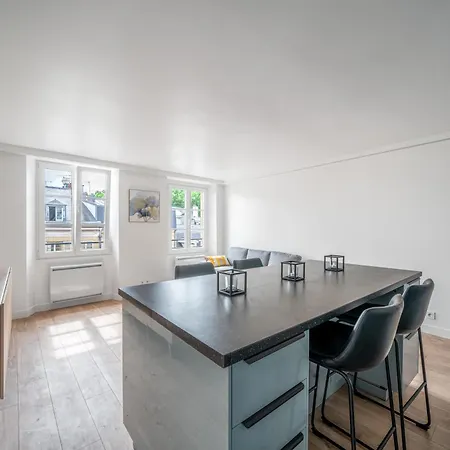 Le Soleil Classe 3 Etoiles Charme & Vue Chapelle Royale