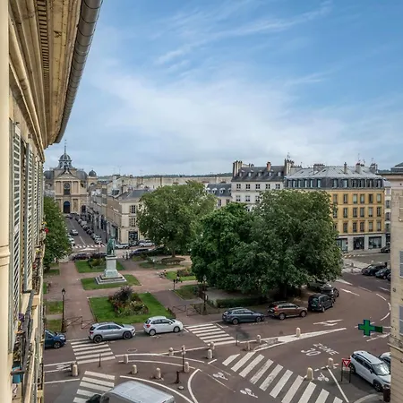 Le Soleil Classe 3 Etoiles Charme & Vue Chapelle Royale Versailles