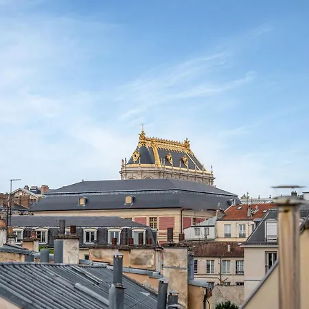 Le Soleil Classe 3 Etoiles Charme & Vue Chapelle Royale * Versailles