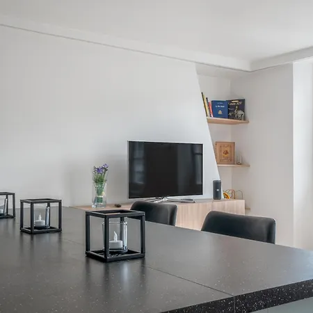 Le Soleil Classe 3 Etoiles Charme & Vue Chapelle Royale Apartment