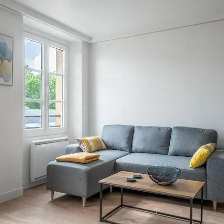 Apartment Le Soleil Classe 3 Etoiles Charme & Vue Chapelle Royale