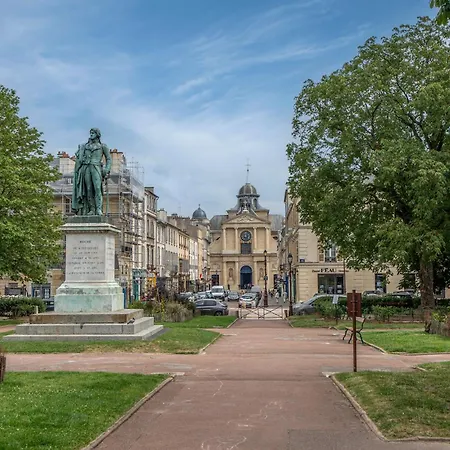 Le Soleil Classe 3 Etoiles Charme & Vue Chapelle Royale Apartment Versailles